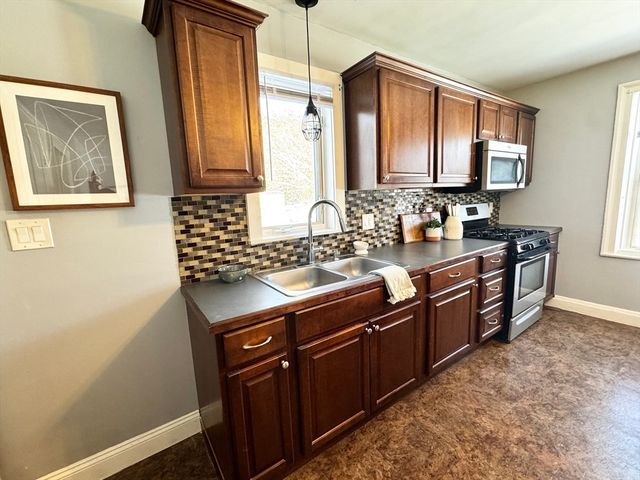 1232 Middleboro Ave, Taunton, MA 02718