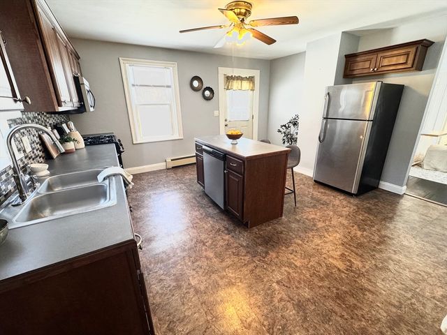 1232 Middleboro Ave, Taunton, MA 02718