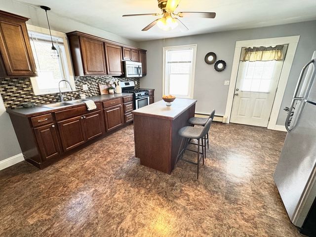 1232 Middleboro Ave, Taunton, MA 02718