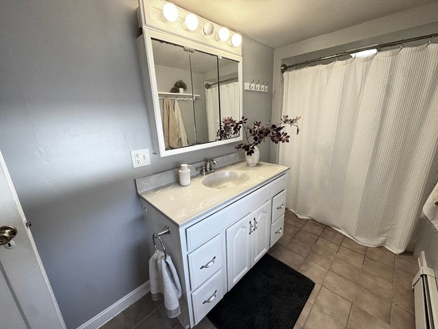 1232 Middleboro Ave, Taunton, MA 02718