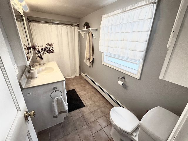 1232 Middleboro Ave, Taunton, MA 02718