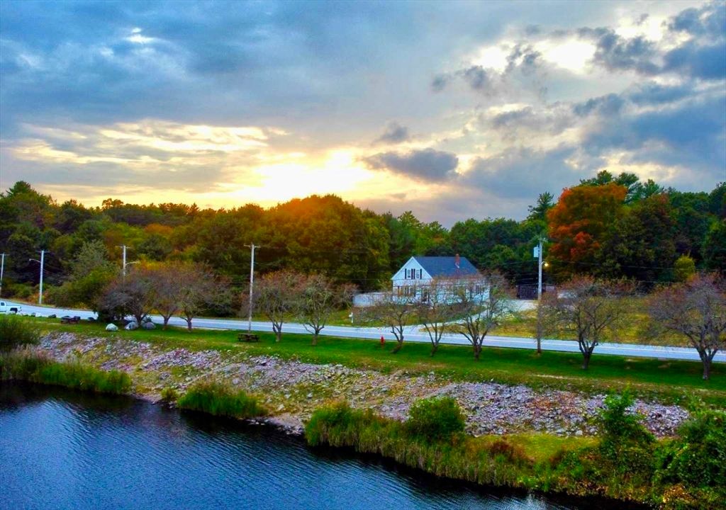 1232 Middleboro Ave, Taunton, MA 02718