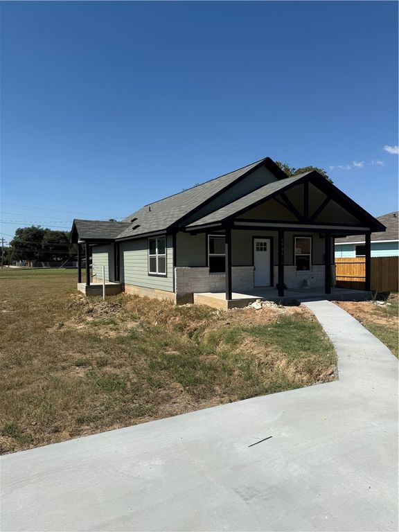 1706 Pine Street, Hearne, TX 77859