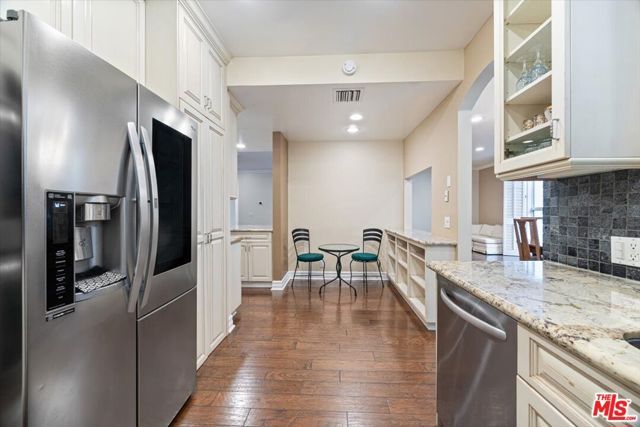 4949 Genesta Avenue 201, Encino (los Angeles), CA 91316