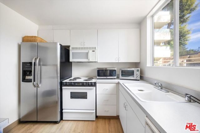 4949 Genesta Avenue 201, Encino (los Angeles), CA 91316