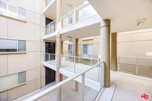 4949 Genesta Avenue 201, Encino (los Angeles), CA 91316