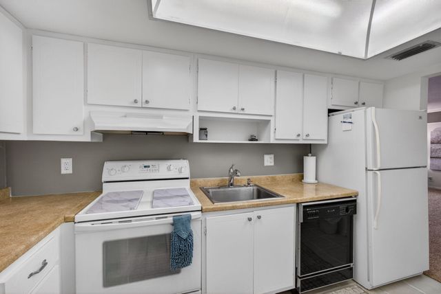 505 Spencer Drive 211, West Palm Beach, FL 33409