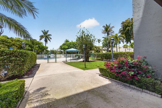 505 Spencer Drive 211, West Palm Beach, FL 33409