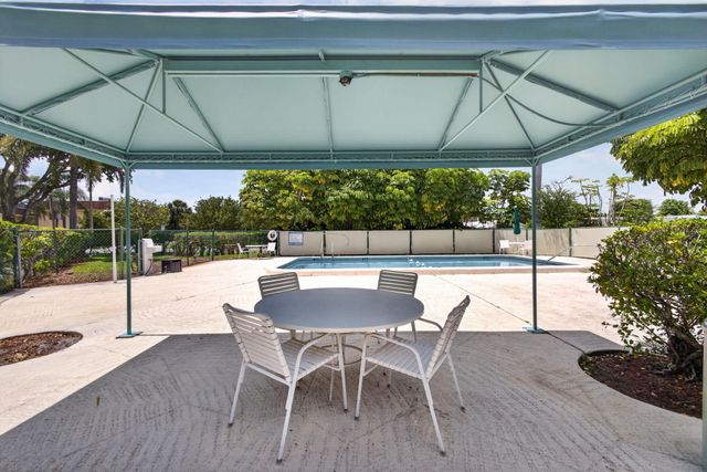 505 Spencer Drive 211, West Palm Beach, FL 33409