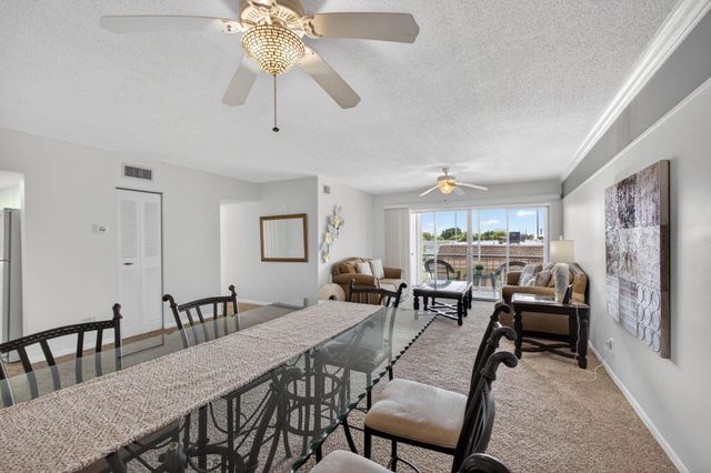 505 Spencer Drive 211, West Palm Beach, FL 33409