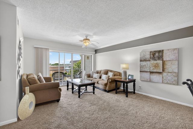505 Spencer Drive 211, West Palm Beach, FL 33409