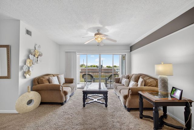 505 Spencer Drive 211, West Palm Beach, FL 33409