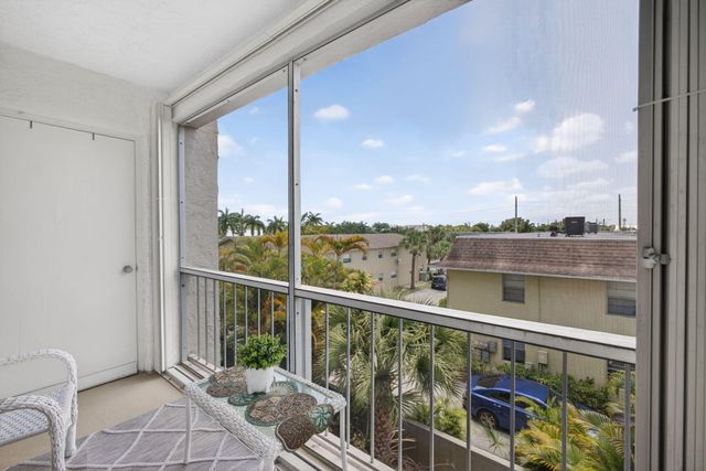 505 Spencer Drive 211, West Palm Beach, FL 33409