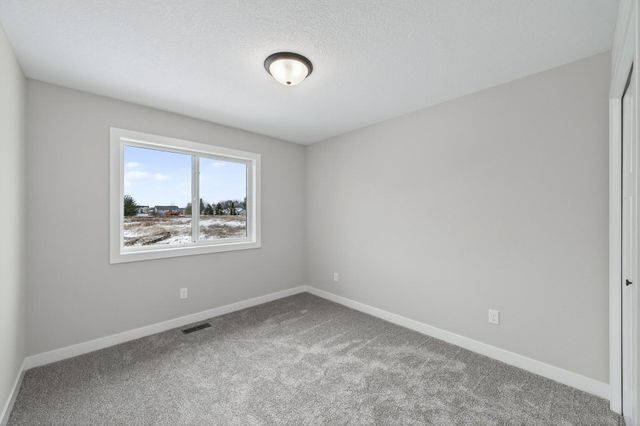 38639 Hawthorne Avenue, North Branch, MN 55056