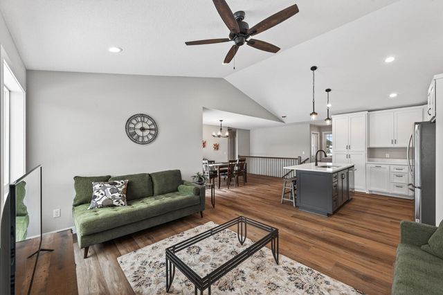 38639 Hawthorne Avenue, North Branch, MN 55056