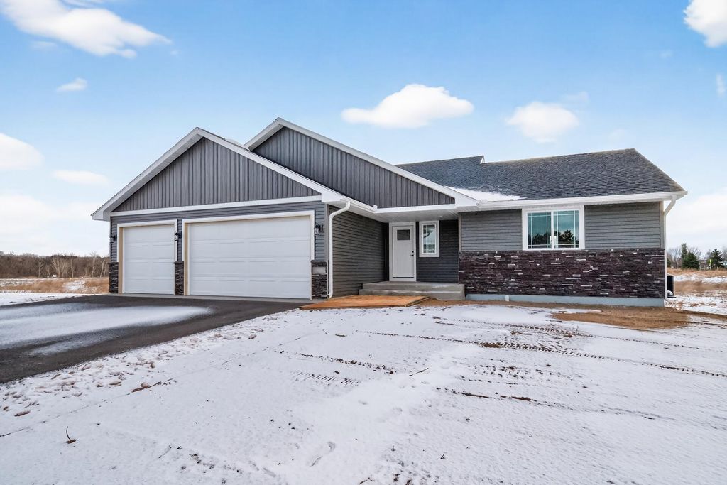 38639 Hawthorne Avenue, North Branch, MN 55056