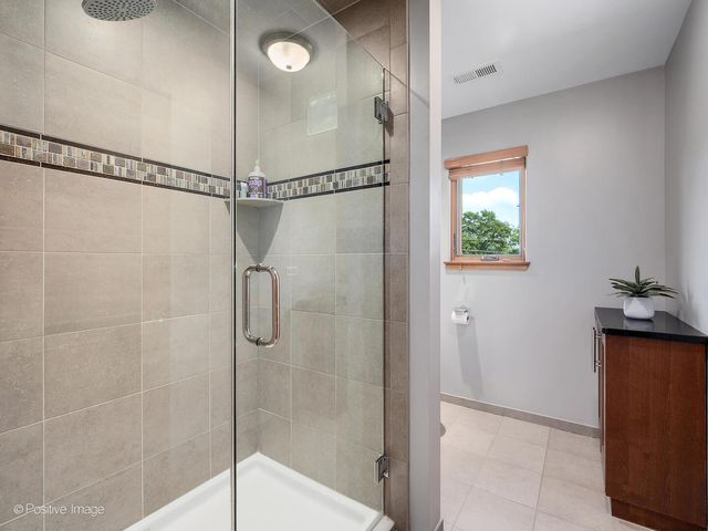 1040 S Edgewood Avenue, La Grange, IL 60525