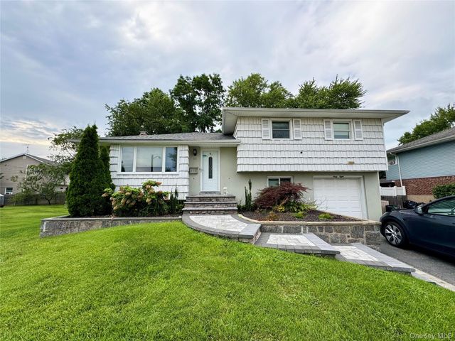68 Jamaica Avenue, Plainview, NY 11803