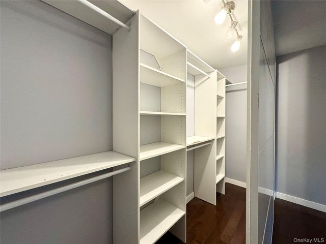 68 Jamaica Avenue, Plainview, NY 11803