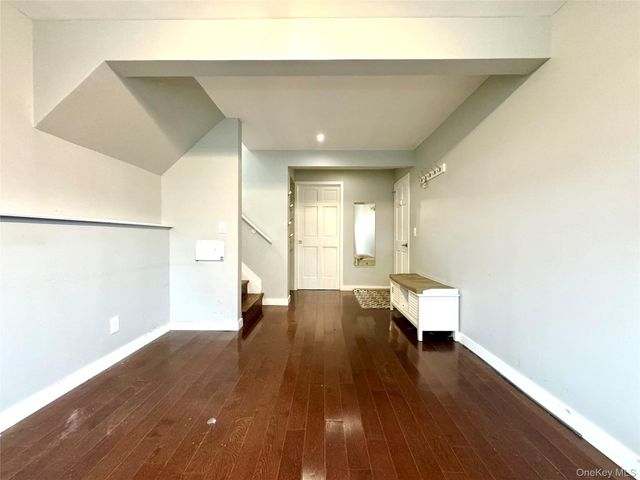 68 Jamaica Avenue, Plainview, NY 11803
