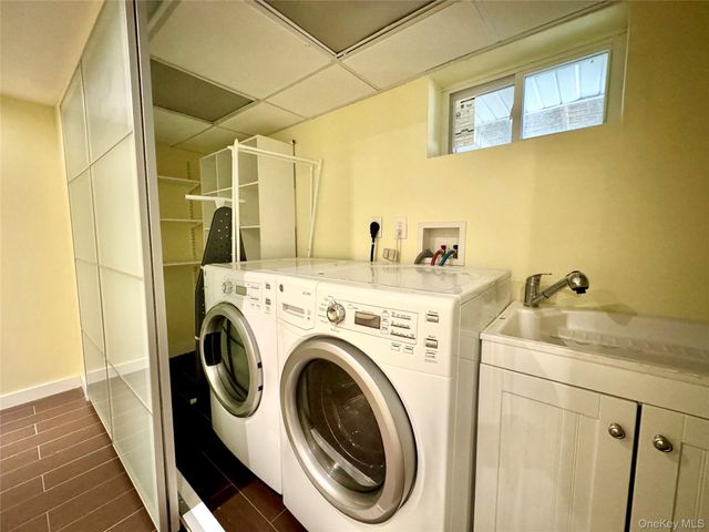 68 Jamaica Avenue, Plainview, NY 11803