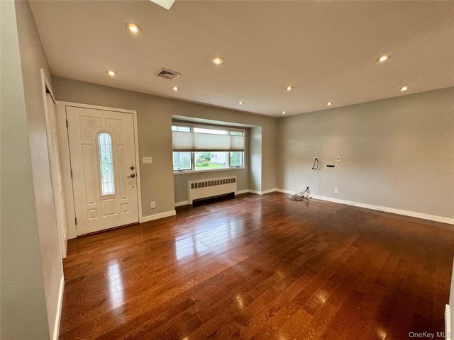 68 Jamaica Avenue, Plainview, NY 11803