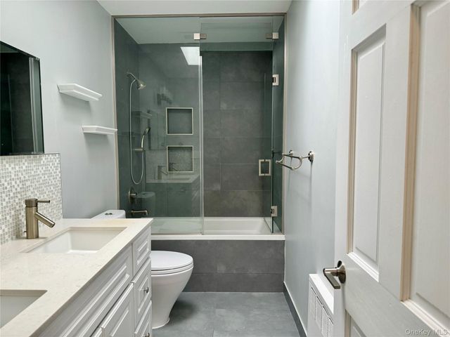 68 Jamaica Avenue, Plainview, NY 11803
