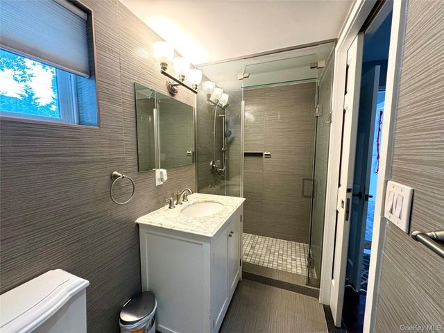 68 Jamaica Avenue, Plainview, NY 11803