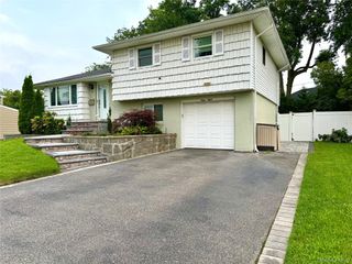 68 Jamaica Avenue, Plainview, NY 11803