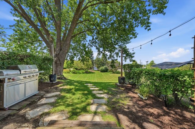 1996 Holbrook Lane, Hoffman Estates, IL 60194