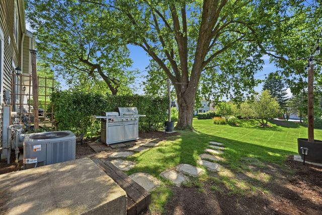 1996 Holbrook Lane, Hoffman Estates, IL 60194