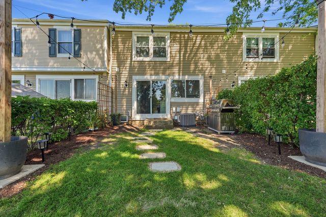 1996 Holbrook Lane, Hoffman Estates, IL 60194