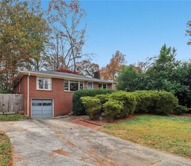 2749 Eastfield SE Road, Smyrna, GA 30080