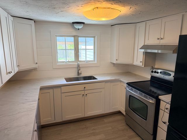 20 Nicholas Ave, Plymouth, MA 02360