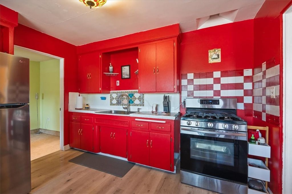 Image 11 of property listing at 3139 Winlow Street, San Diego, CA 92105