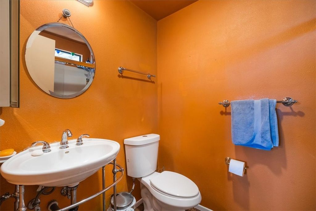 Image 15 of property listing at 3139 Winlow Street, San Diego, CA 92105