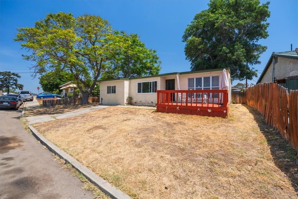 Image 2 of property listing at 3139 Winlow Street, San Diego, CA 92105