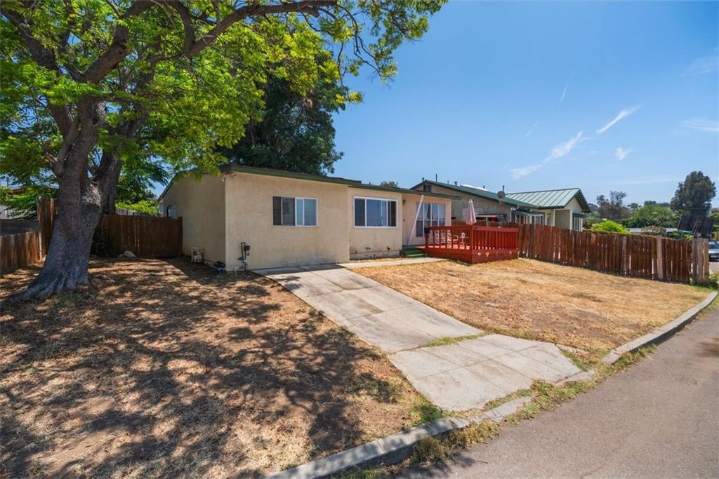 Image 3 of property listing at 3139 Winlow Street, San Diego, CA 92105