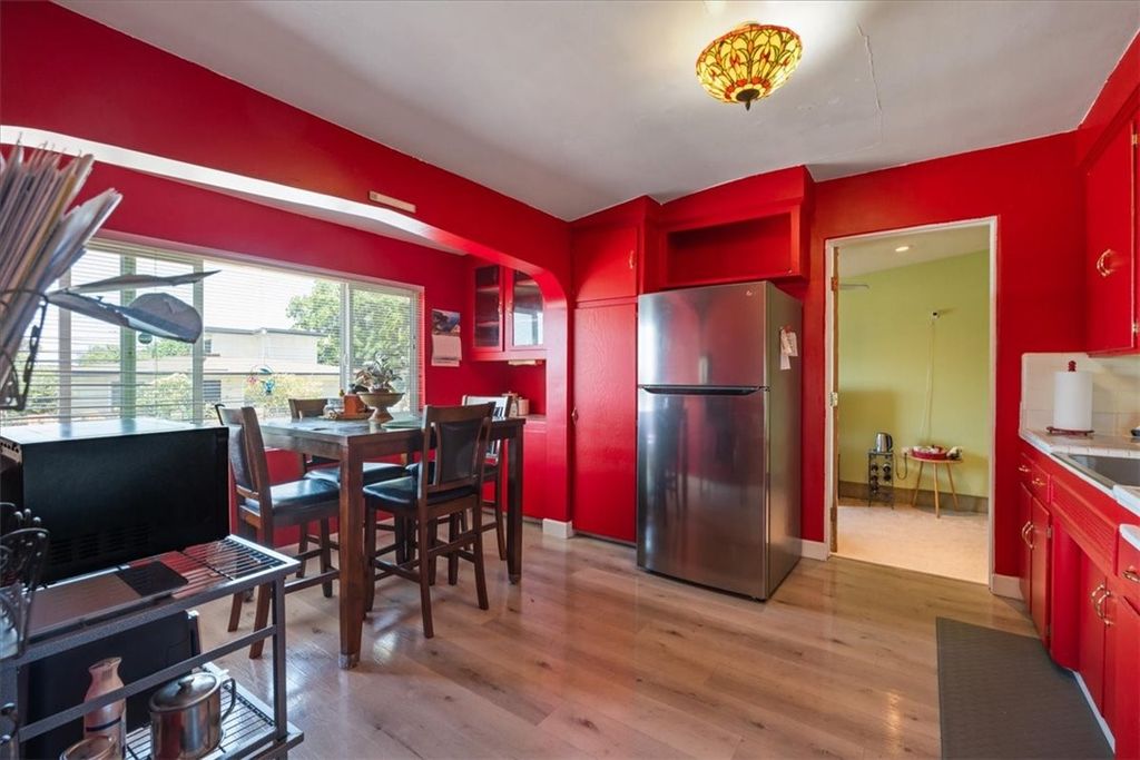 Image 9 of property listing at 3139 Winlow Street, San Diego, CA 92105