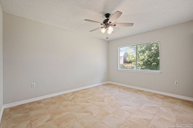 8423 CLEAR MDWS, Converse, TX 78109