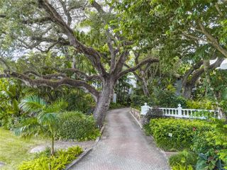 2475 S Bayshore Dr, Miami, FL 33133