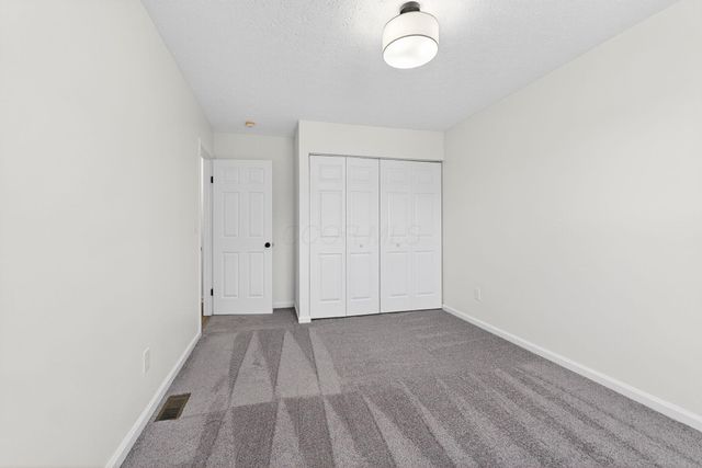 367 Effington Lane, Columbus, OH 43207