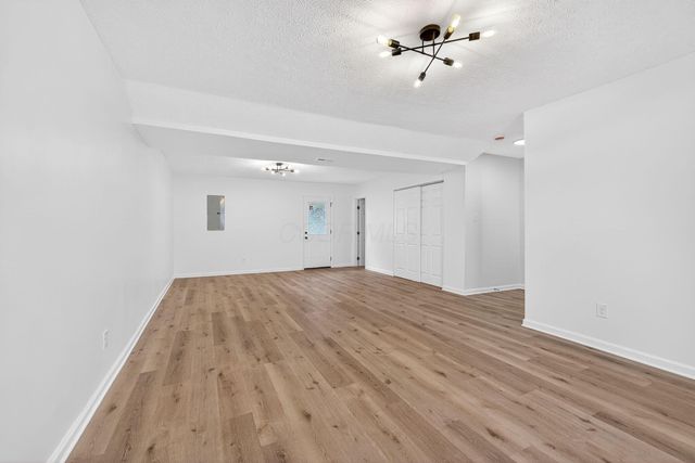 367 Effington Lane, Columbus, OH 43207