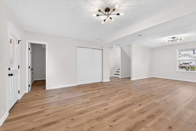 367 Effington Lane, Columbus, OH 43207