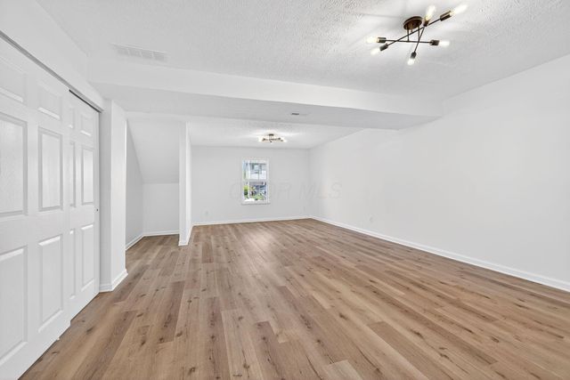 367 Effington Lane, Columbus, OH 43207