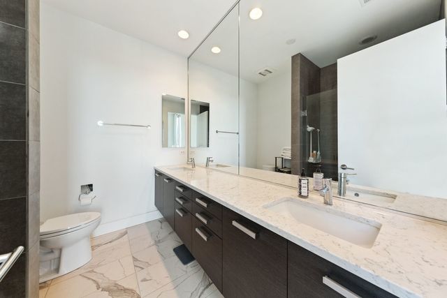 122 S Aberdeen Street 5N, Chicago, IL 60607