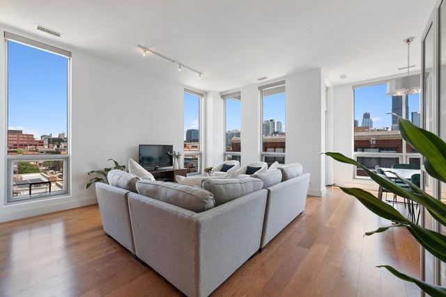 122 S Aberdeen Street 5N, Chicago, IL 60607