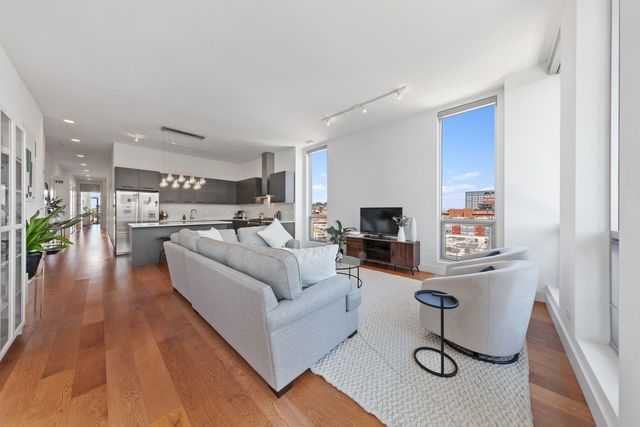 122 S Aberdeen Street 5N, Chicago, IL 60607