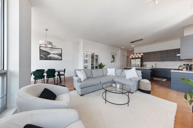 122 S Aberdeen Street 5N, Chicago, IL 60607