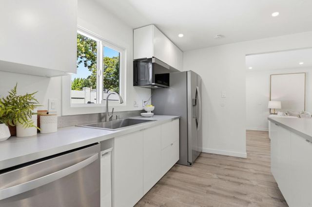 150 Middlefield Road, Palo Alto, CA 94301